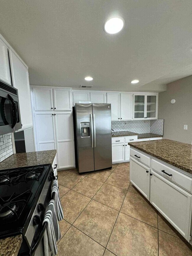 Building Photo - Temecula 3 Bedroom Home with Solar! $1000 off first month's rent!