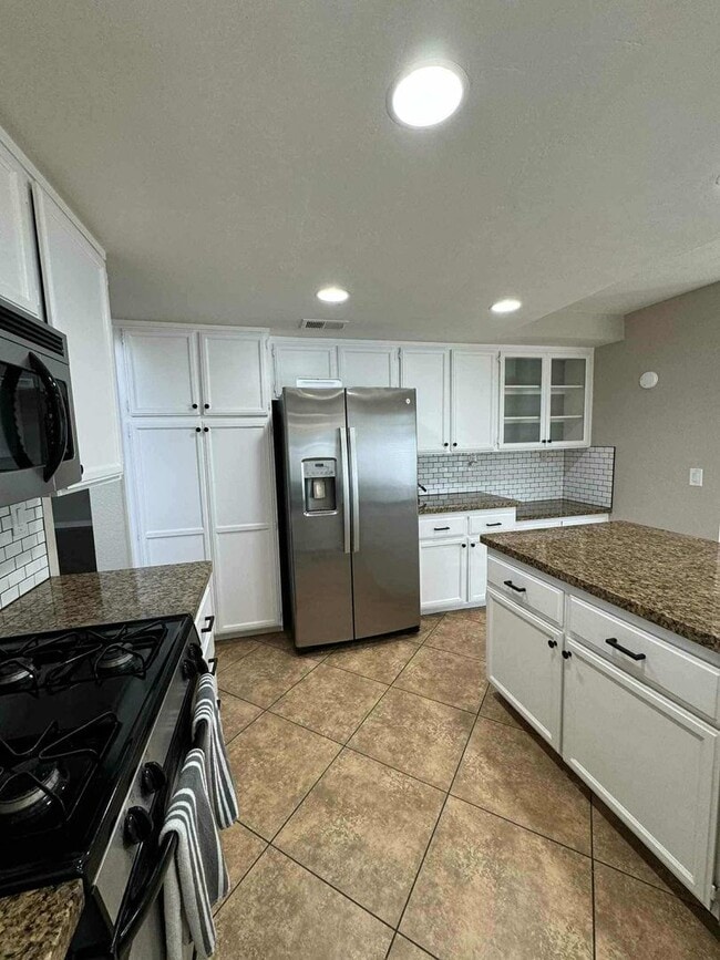 Building Photo - Temecula 3 Bedroom Home with Solar!
