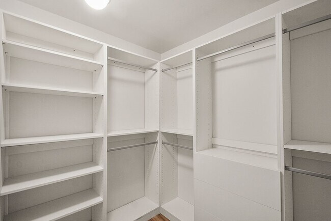 Building Photo - 5514 Chantilly Ln