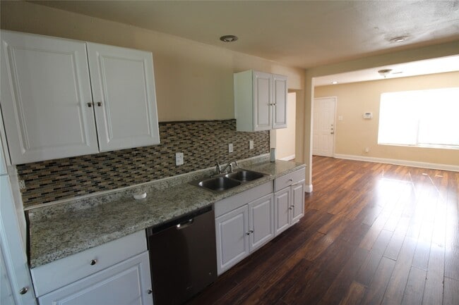 Building Photo - 10601 Murr Way