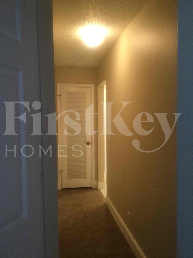 Building Photo - 19742 Carolina Cir