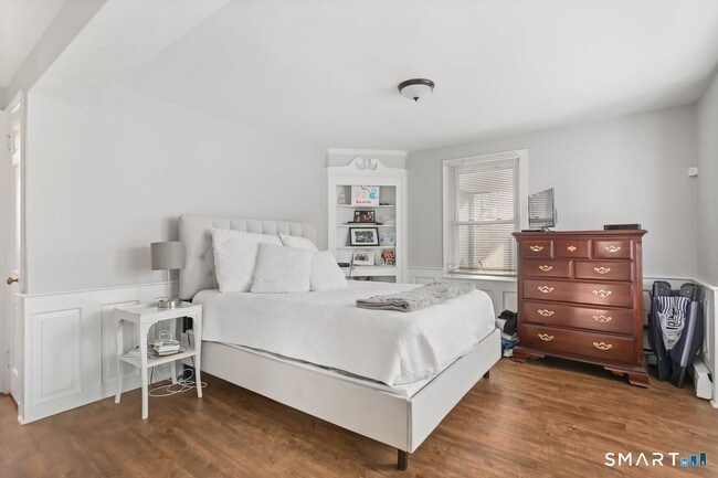 Building Photo - 234 Linwood Ave