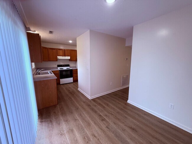 Building Photo - 340 Wakeman Ct NE