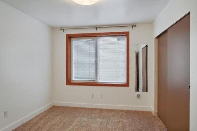 Building Photo - 1 bedroom in Seattle WA 98121