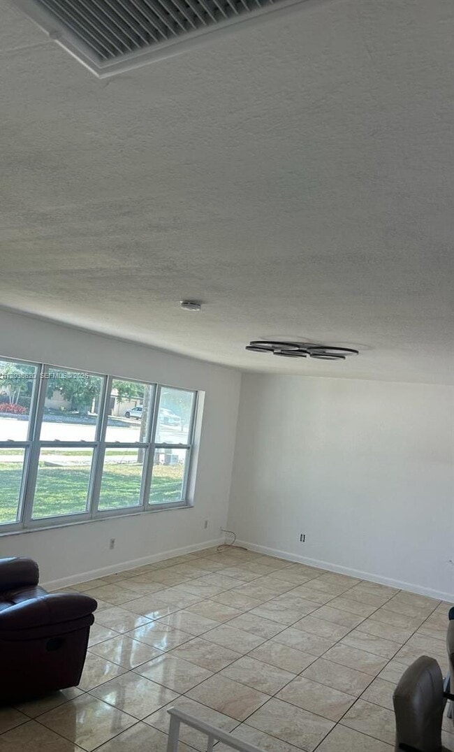 Building Photo - 4020 Country Club Blvd