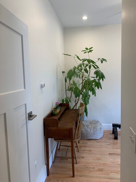 Front Bedroom - 53 Broadway