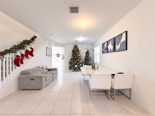 Building Photo - 2636 SE 13th Ct