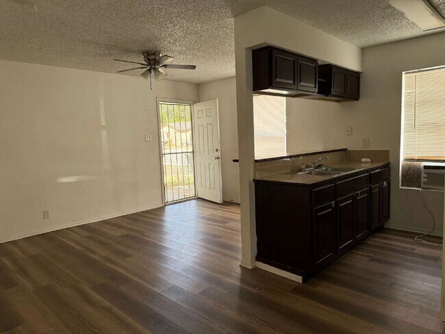 Building Photo - Two Bedroom Charmer with Washer & Dryer Included