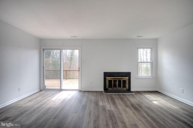 Building Photo - 49 Brambling Ln