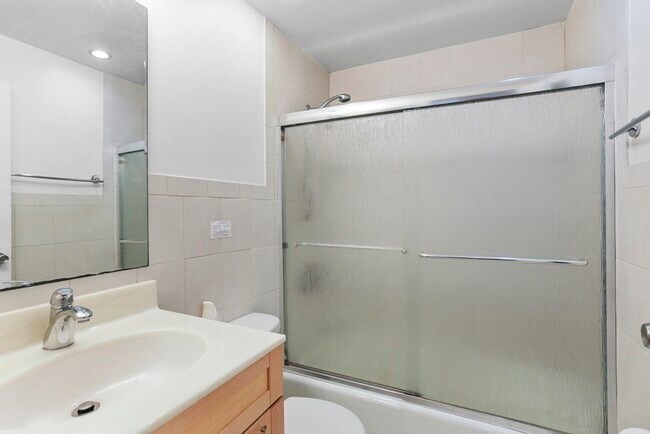 Building Photo - 12 Pond Ln