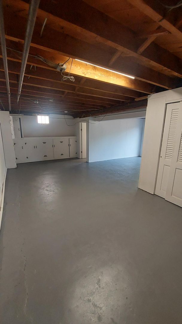 Building Photo - Cape Style Single Family 2 Bedroom/ 1 Bath...