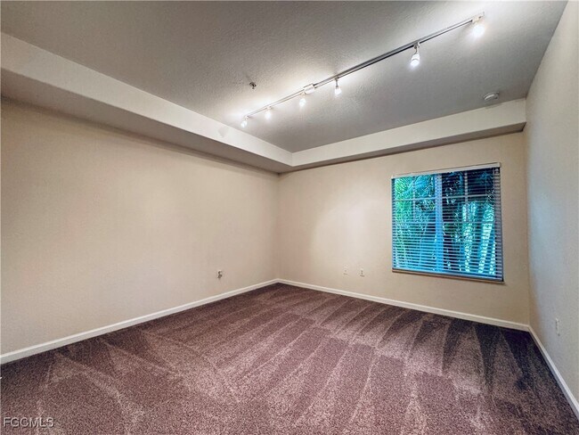 Building Photo - 13100 Bella Casa Cir