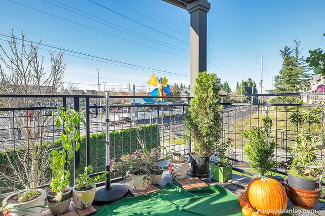 Building Photo - Spectacular 3BD Condo | Near Intel | Walk to MAX Station | Free High-Speed Internet | Water/Sewer...