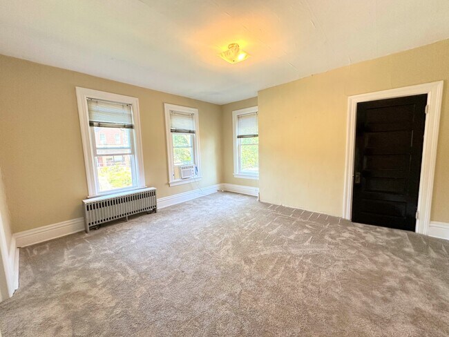 Building Photo - 833 S Trenton Ave