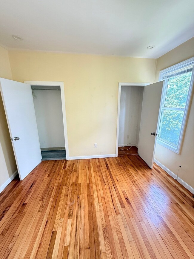 Building Photo - 154 Stanwood St