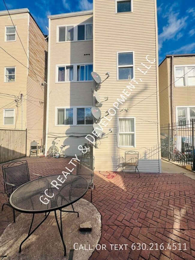 Building Photo - ***CHICAGO LAWN NEIGHBOORHOOD / 2 BDRM - 1...