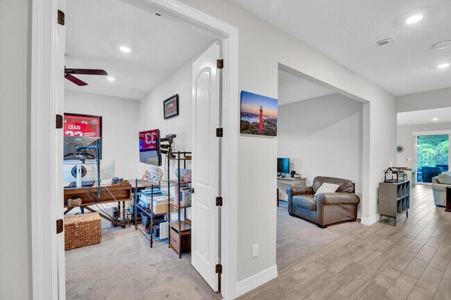 Building Photo - 10281 SW Captiva Dr