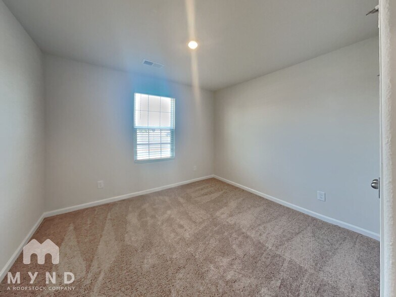 Building Photo - 167 Royal Mdw Dr