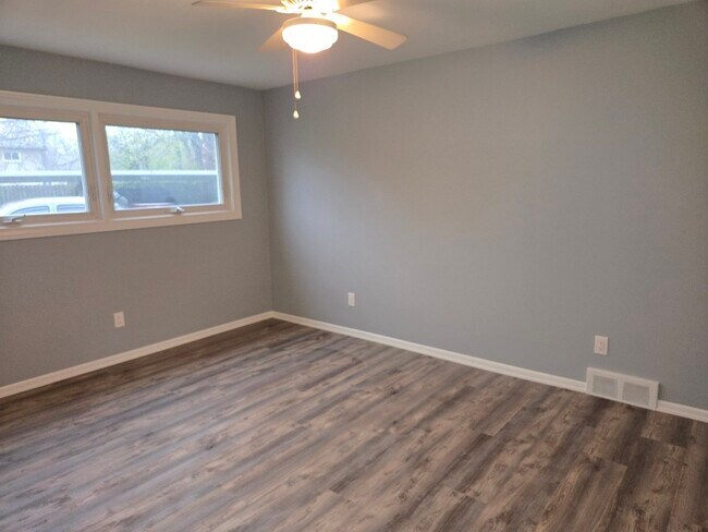 Building Photo - 3105 Linwood Ave