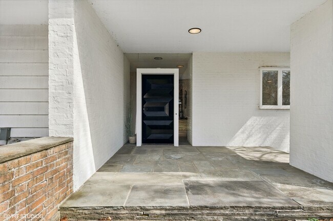 Building Photo - 155 S Deere Park Dr