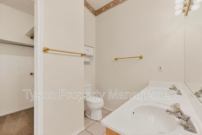 Building Photo - 7411 Peregrine Rd NE