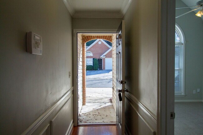 Building Photo - 157 Hayesbury Ct