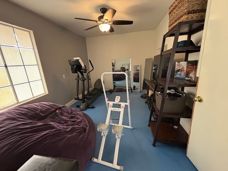 Building Photo - 8421 Decosta Ave