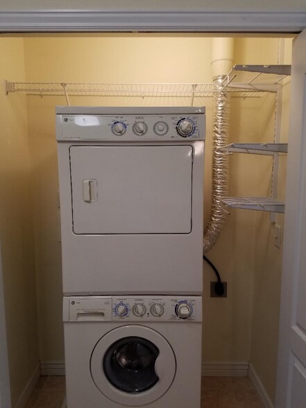 Building Photo - 1156 E St