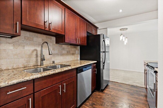 Building Photo - Modern 2-Bedroom Condo in Shoreline with Stylish Finishes