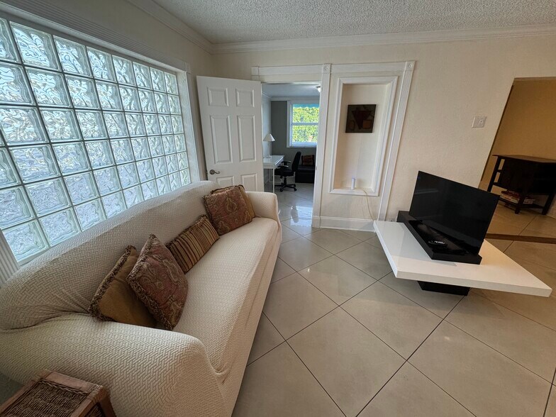 Building Photo - 112 S Federal Hwy