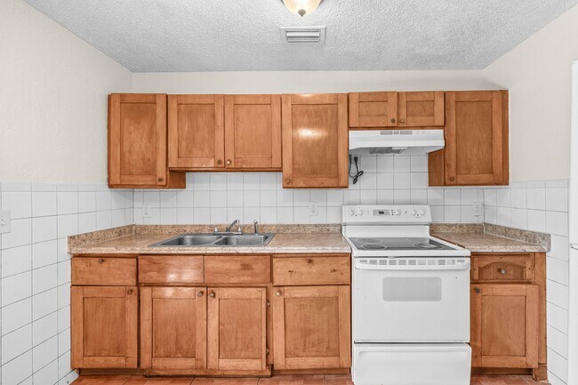 Building Photo - 4867 Gulfstream Rd