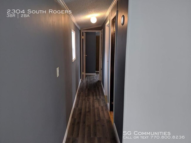 Building Photo - 2304 S Rogers St