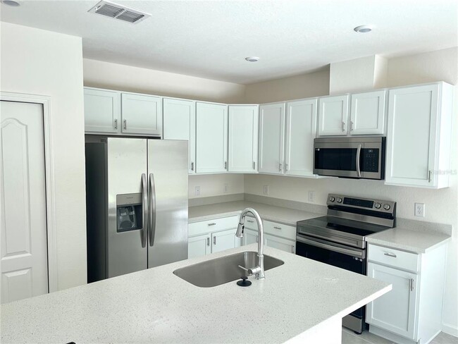 Building Photo - 2565 Van Leer Ave