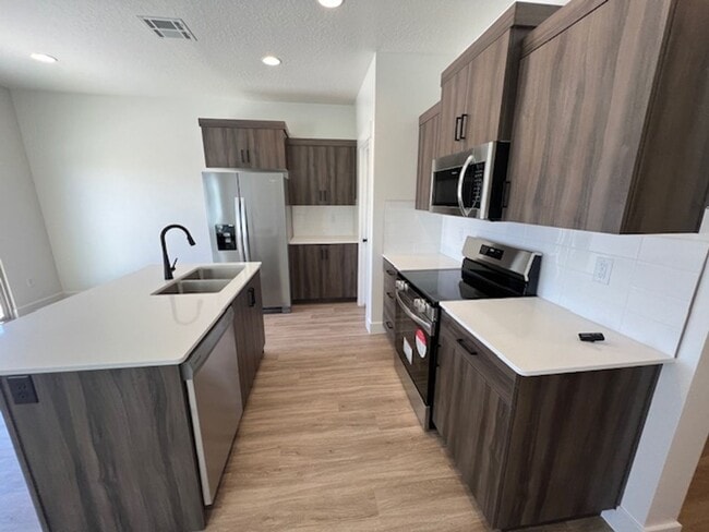Building Photo - Brand New South Desert Townhome!