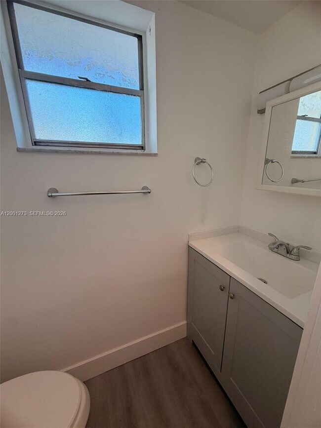 Building Photo - 20111 NE 27th Ct