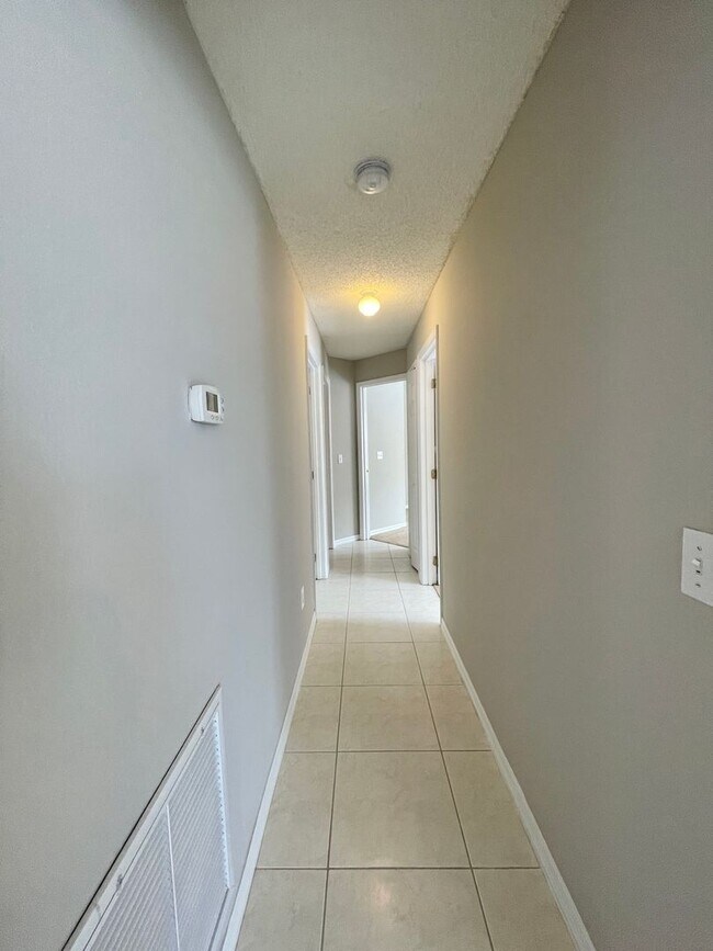 Building Photo - CUTE HOME IN SOUTHEAST ORLANDO