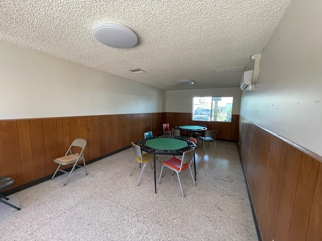 Building Photo - 141 Douglas Dr
