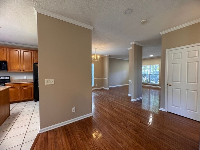Building Photo - Fabulous 4BR 2.5 Home