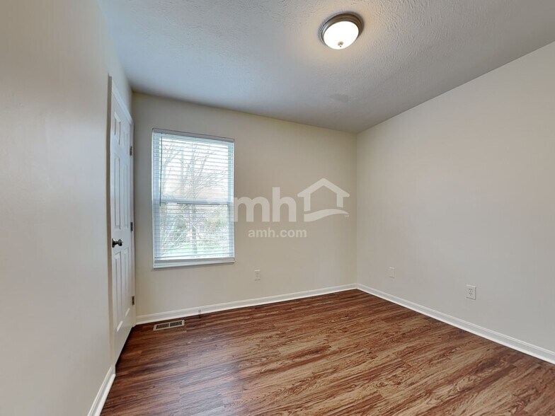 Building Photo - 6645 Water Lily Ln