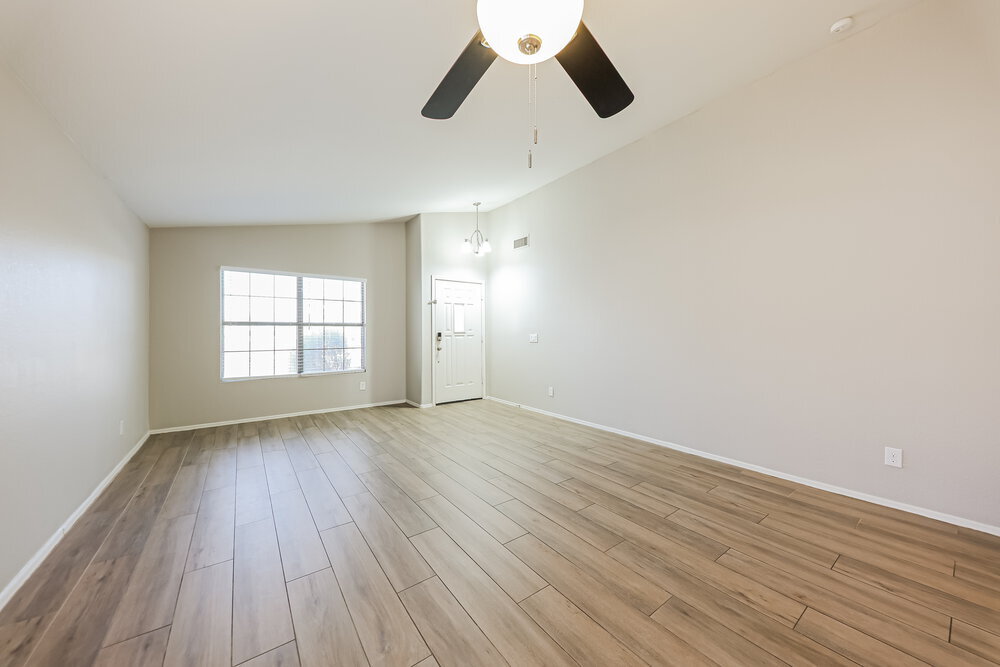 Building Photo - 15415 W Lea Ln