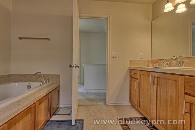 Building Photo - North Bethany Home, 4 Bed 2.5 Bath near PCC Rock Creek and Springville Elem School