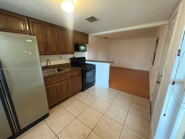 Building Photo - 241 S Royal Poinciana Blvd