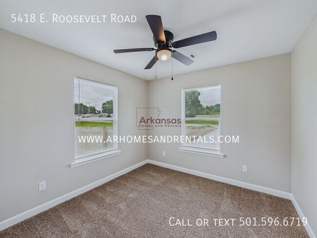 Building Photo - 5418 E Roosevelt Rd