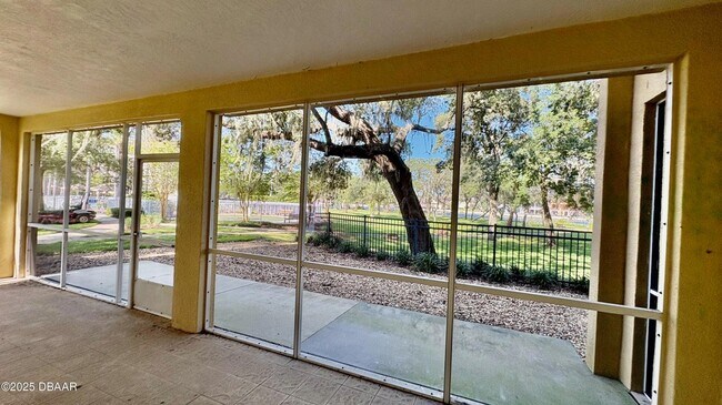 Building Photo - 115 Riverview Bend S