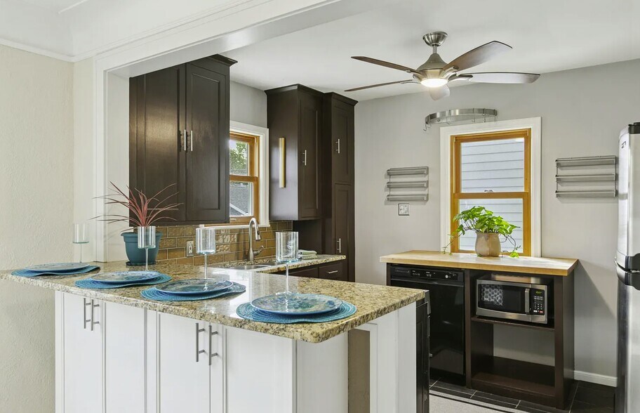 Building Photo - 5749 Pleasant Ave