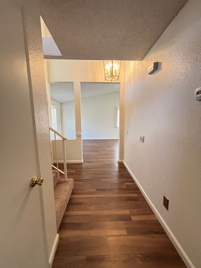 Building Photo - West Lancaster Home