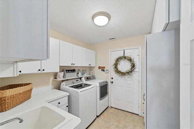 Building Photo - 15390 Ancel Cir