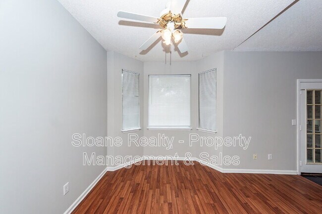Building Photo - 1584 Kentwood Cir