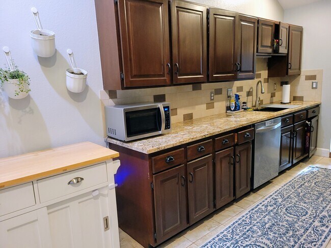 Building Photo - 3831 Apache Ct W