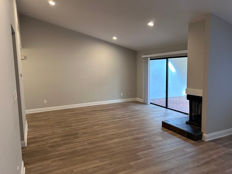 Building Photo - 8559 Pomelo Tree Ln